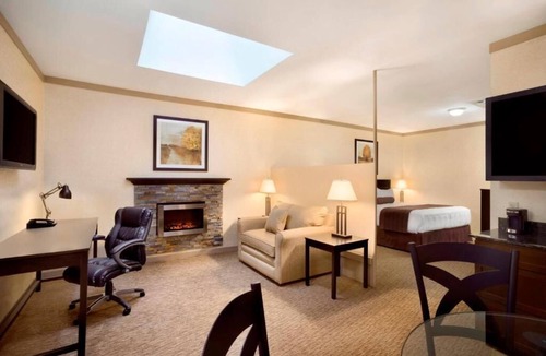 Sault Ste. Marie Hotel | Days Inn & Suites by Wyndham Sault Ste. Marie ON
