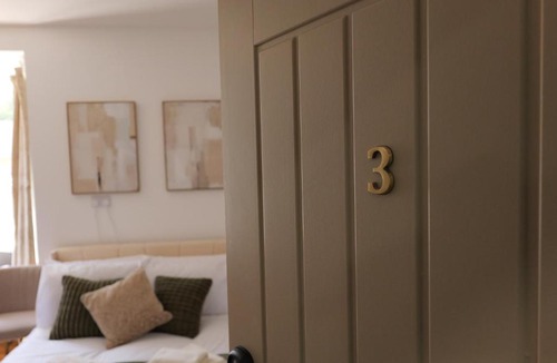 Woolwich Apartment | Deaf Property - Woolwich Elizabeth Line Studios