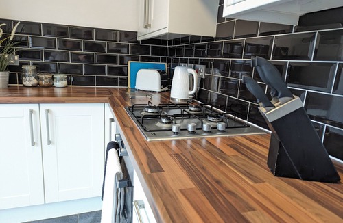 Rossington House | Dean House-Parking-Dog friendly-Kitchen-Contractors-Leisure-Fast WiFi