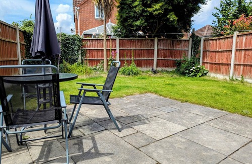 Rossington House | Dean House-Parking-Dog friendly-Kitchen-Contractors-Leisure-Fast WiFi