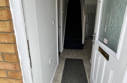 Luton House | Delight large double bedroom ensuite