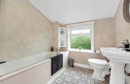 Bury St Edmunds House | Delightful 10 St Martins - 2 bed, 2 bathroom with parking available