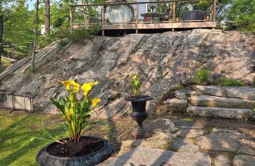 Selwyn Cottage | DELIGHTFUL 2 bedroom lake cottage on Stoney lake summer/fall bookings