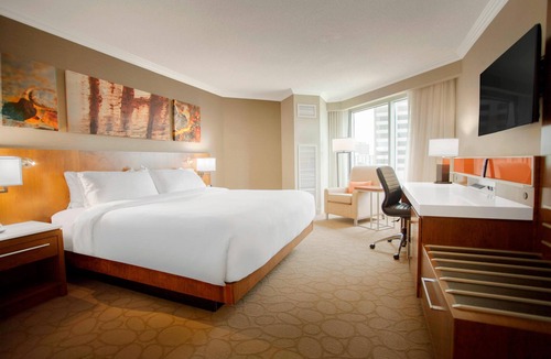 Downtown London Hotel | Delta Hotels by Marriott London Armouries