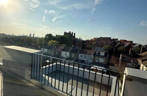 Newham Apartment | Deluxe 2 Bed Penthouse Apartment in Londonnn