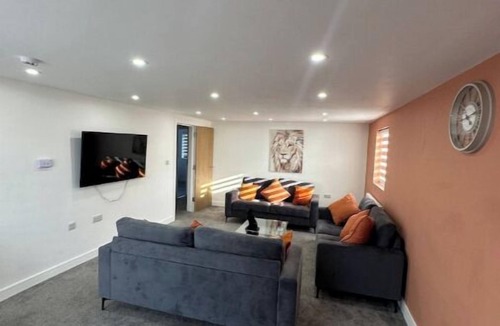 Newham Apartment | Deluxe 2 Bed Penthouse Apartment in Londonnn