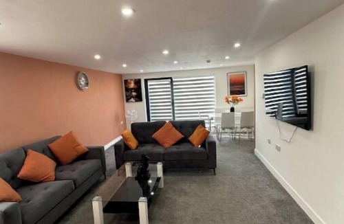 Newham Apartment | Deluxe 2 Bed Penthouse Apartment in Londonnn