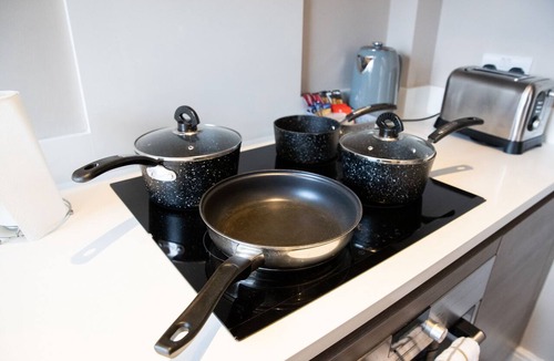 Hoddesdon Apartment | Deluxe-2 bedroom Apartment City View Private Bath