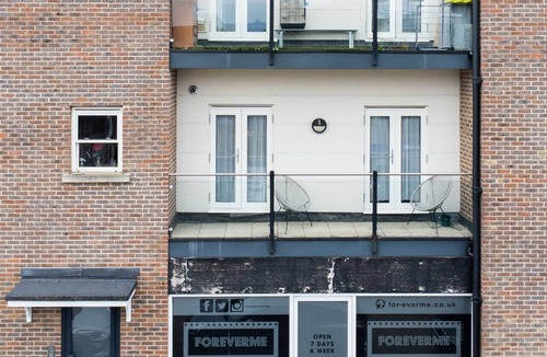 Hoddesdon Apartment | Deluxe-2 bedroom Apartment City View Private Bath