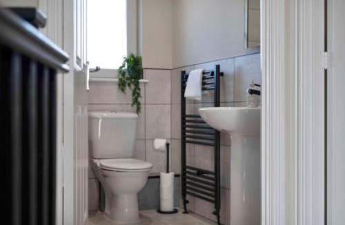 Dunfermline House | Deluxe 3 Bed House, Dunfermline
