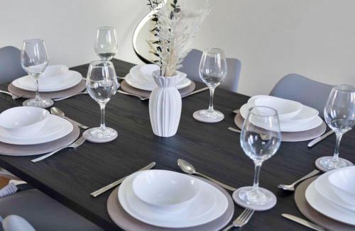 Dunfermline House | Deluxe 3 Bed House, Dunfermline