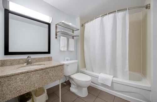 Islington - City Centre West Hotel | Deluxe Inn