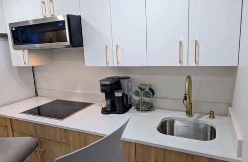 Rosemount Apartment | Deluxe Studio Apartment - Private Kitchen & Bath