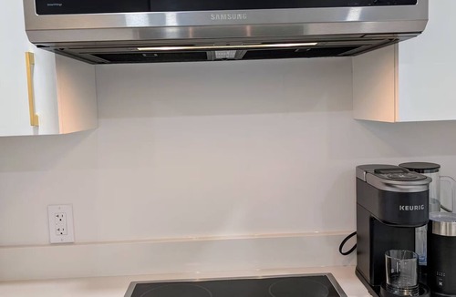 Rosemount Apartment | Deluxe Studio Apartment - Private Kitchen & Bath