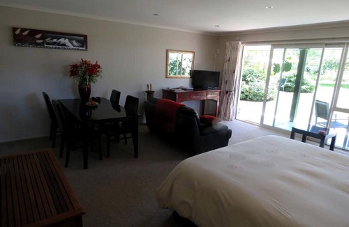 Hanmer Springs Cabin | Deluxe Suite Rental near Hanmer Thermal Resort in Canterbury, South Island