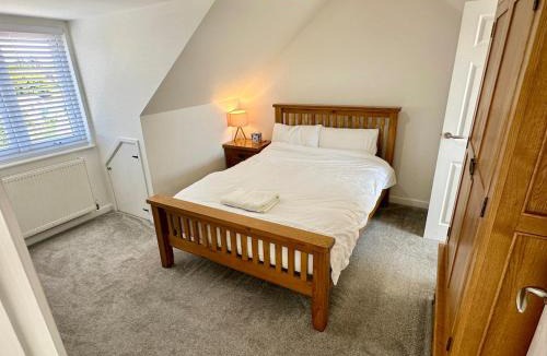 Colchester House | Detached, 5 Double Bedrooms, 3 En-Suites, 5 Car Parking
