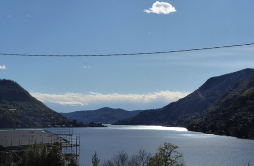 Pognana Lario Apartment | Detached apartment, bright, air conditioning, private parking space, garden