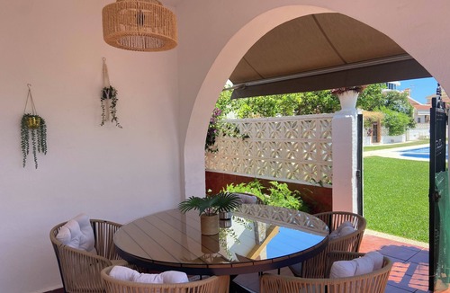 Torremolinos Villa | Detached house with pool, 200m. the beach, restaurants and shops