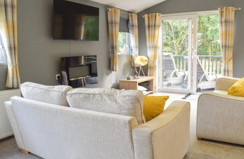 Dollar House | Devin Lodge