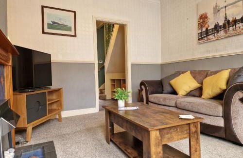 Hull House | Devon St - Cozy home, Free easy parking!