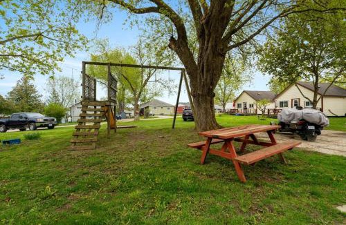 Otonabee-South Monaghan House | Dive into Nature at Rice Lake