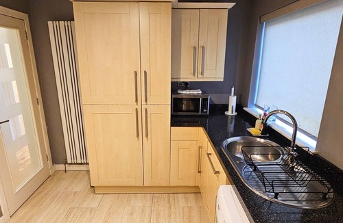 Longcroft Apartment | Dochart 3 Bedroom Apartment - Edinburgh