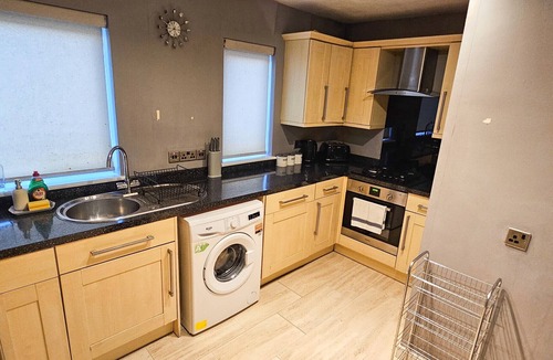Longcroft Apartment | Dochart 3 Bedroom Apartment - Edinburgh