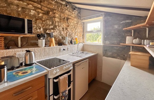Worton Cottage | Dog friendly, cosy cottage w/free Wifi, multi fuel stove & pub nearby