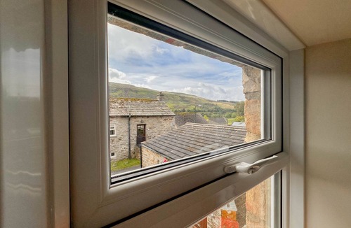 Worton Cottage | Dog friendly, cosy cottage w/free Wifi, multi fuel stove & pub nearby