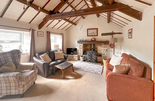 Worton Cottage | Dog friendly, cosy cottage w/free Wifi, multi fuel stove & pub nearby