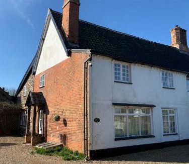 Bury St Edmunds House | Dog-friendly rural retreat