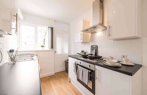 Doncaster House | Double Bedroom in Budget Friendly Shared House