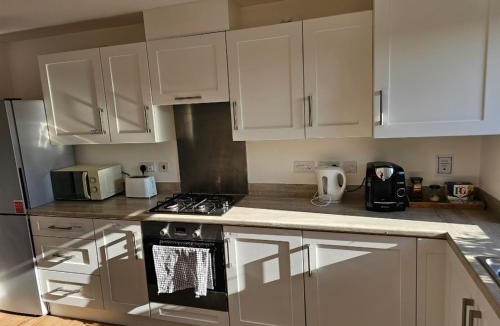 Dartford House | Double Bedroom in Dartford central- Private Toilet & Bathroom