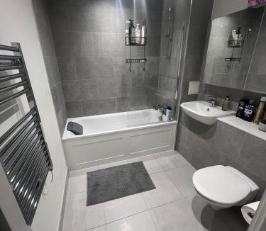 Canning Town Apartment | Double Room in Central London