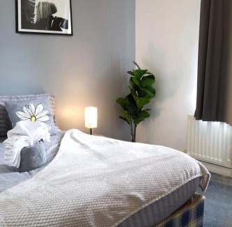 Wolverhampton House | Double Room perfect for contractors and Professionals