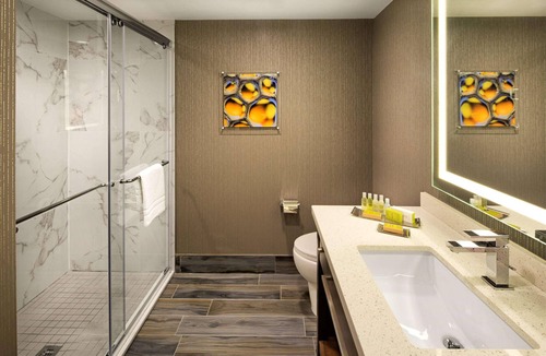 Northeast Mississauga Hotel | DoubleTree by Hilton Toronto Airport