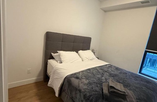 Ville-Marie Apartment | Downtown Modern 2BD Corner Condo City Views