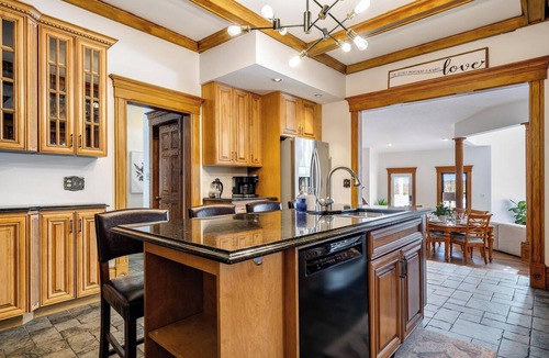 Ruthven House | Dream Estate Inn