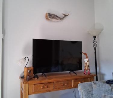Largs House | DRIFTWOOD coastal holiday flat - newly refurbished with 2 bedrooms