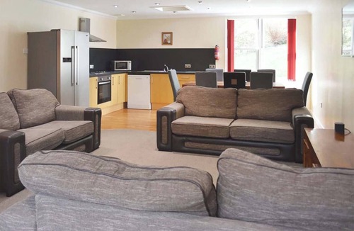Lochgoilhead Apartment | Drimsynie Apartment 4 Hot Tub (Pet)