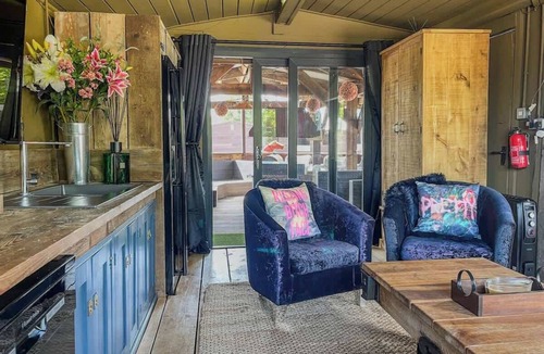 Glentham Cabin | Drumcoltran Cabin - Puppy Lounge, arcades, games room