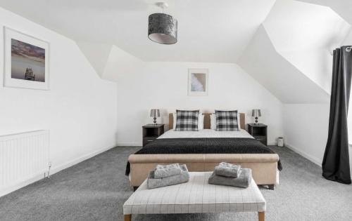 Rothesay House | Dunallan Farm Cottage with Optional Hot Tub & Stunning Views