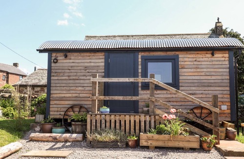 Knock Cottage | DUNFELL SHEPHERD'S HUT, pet friendly in Appleby-In-Westmorland