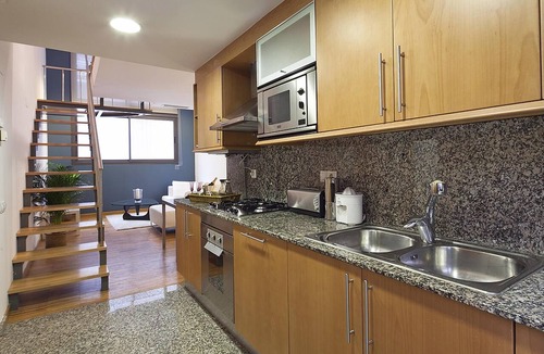 El Putget i Farro Apartment | Duplex near the Park Güell 4 habit - 8 pax with access to pool WiFi Free