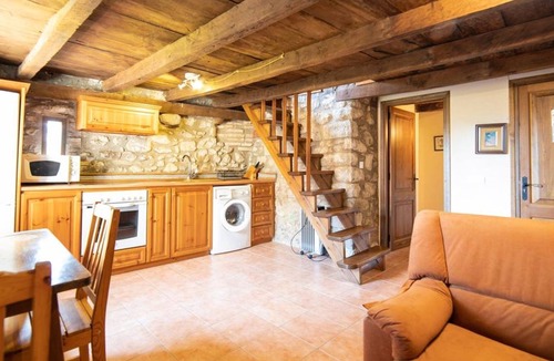 Les Planes d'Hostoles Apartment | Duplex overlooking the pool