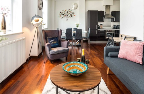 Becontree Apartment | Dwellers Delight Living Serviced 2 Bed Apartment - Dagenham/Greater London