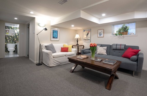 Blake - Jones Apartment | Earl Grey Gardens! Newly renovated near Greektown and The Beach