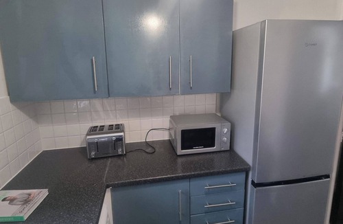 Chadwell Apartment | East London 2-Bed Ap Sleeps 4 near Hainault Forest