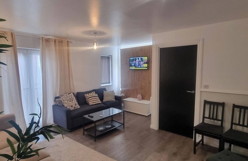 Chadwell Apartment | East London 2-Bed Ap Sleeps 4 near Hainault Forest