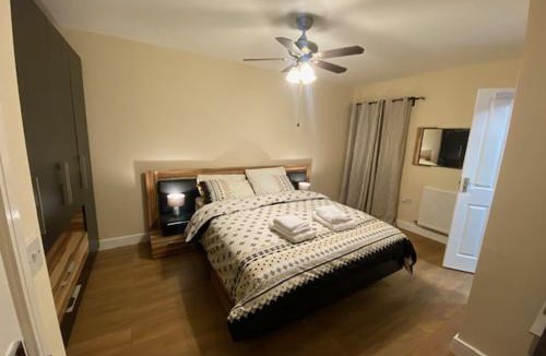 Becontree House | East London Entire House Stay